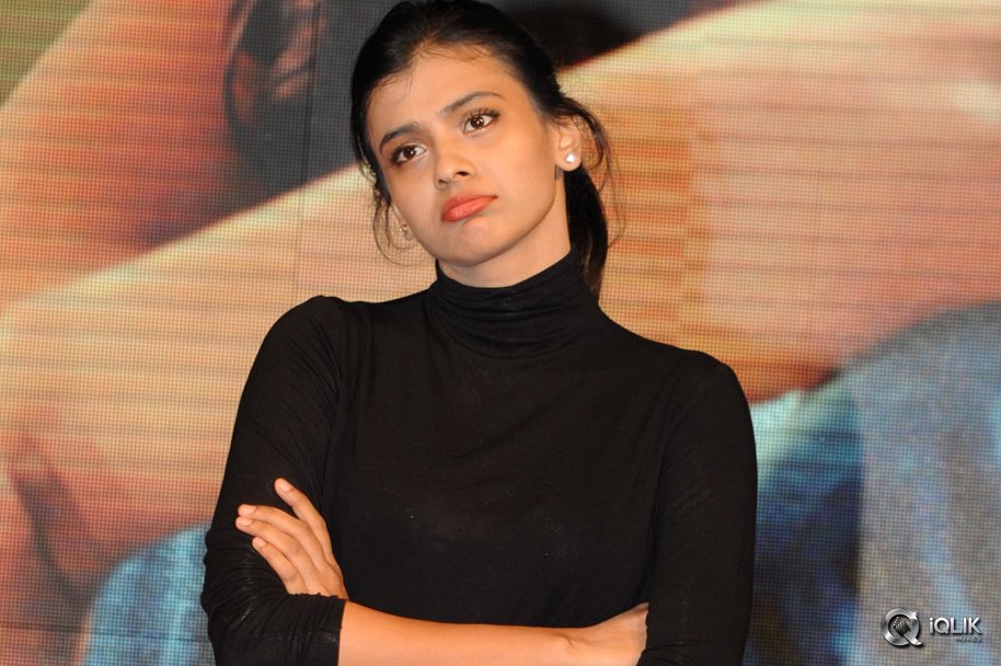 Hebah-Patel-at-Kumari-21-F-Movie-Platinum-Disc-Function